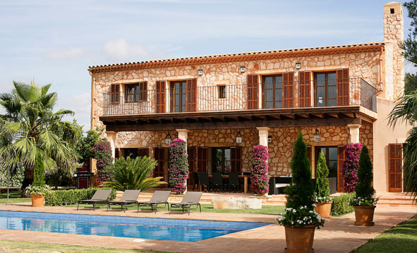 Villa mit Pool Hausansicht